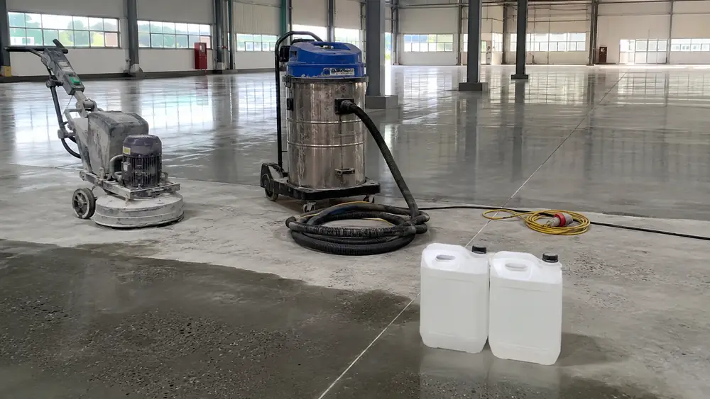 Hóa chất tăng cứng sàn bê tông trong đánh bóng có tác dụng gì?