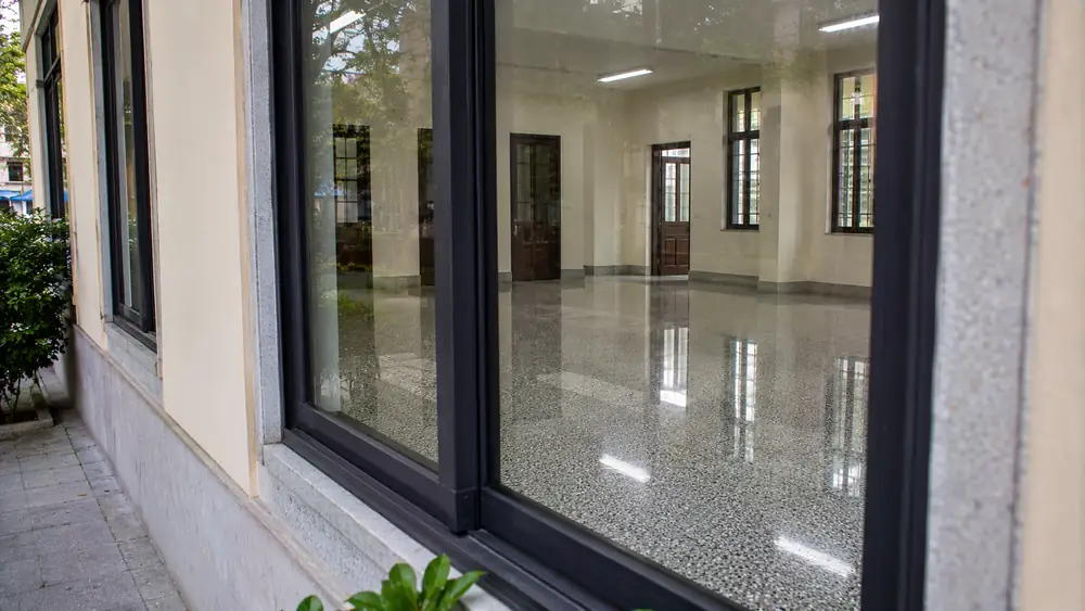 Cần chuẩn bị gì trước khi đặt đánh bóng sàn đá mài tại Huế?