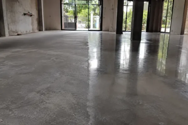 Tự làm hay thuê đơn vị đánh bóng sàn bê tông tại Huế: nên chọn cách nào?