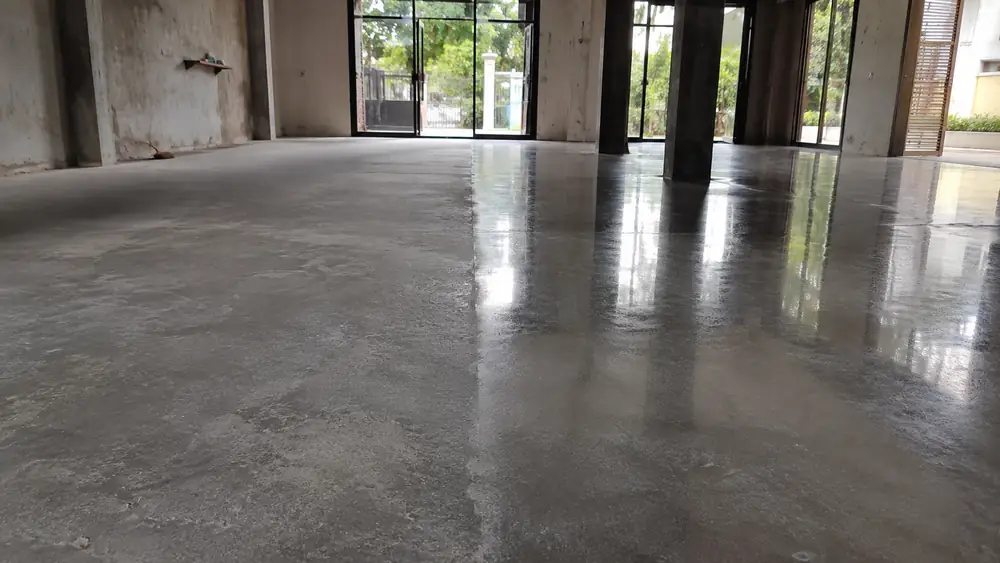 Tự làm hay thuê đơn vị đánh bóng sàn bê tông tại Huế: nên chọn cách nào?