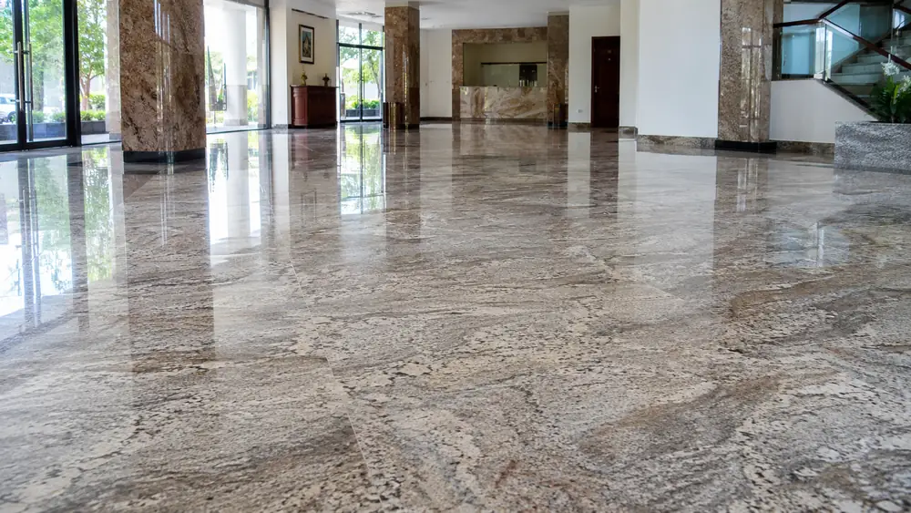 Tự làm hay thuê đơn vị đánh bóng sàn đá hoa cương tại Huế: nên chọn cách nào?