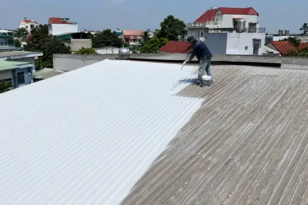 Cần chuẩn bị gì trước khi đặt sơn chống nóng mái tôn tại Huế?